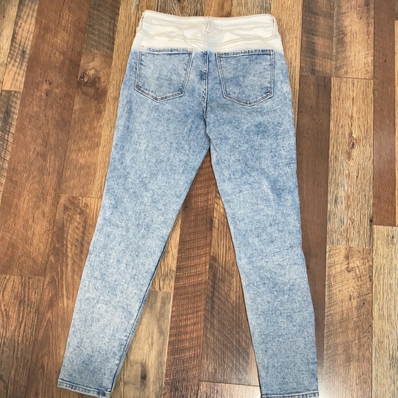 Old Navy jeans Woman’s 8 stonewashed bleached waistband Rockstar jean 90s party - Picture 8 of 10